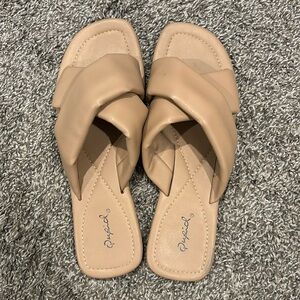 Qupid sandals size 9